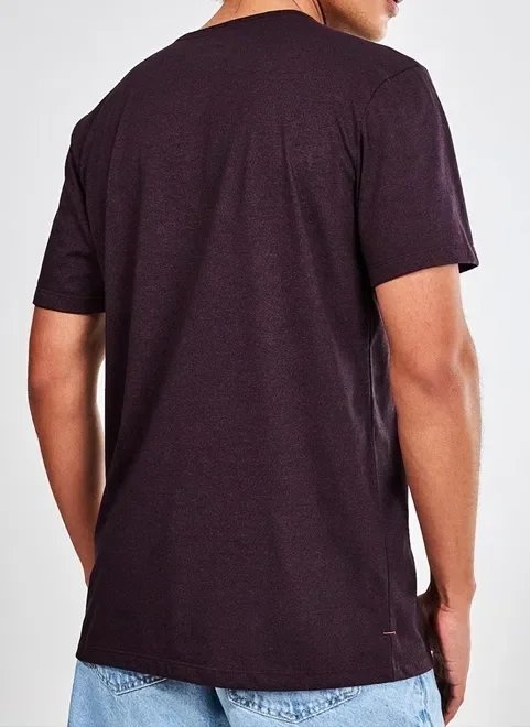 camiseta vinho básica com bolso camiseta vinho básica com bolso