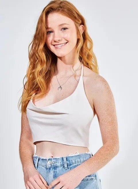 blusa cropped com decote soltinho e amarração blusa cropped com decote soltinho e amarração