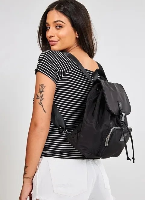 mochila preta de nylon mochila preta de nylon