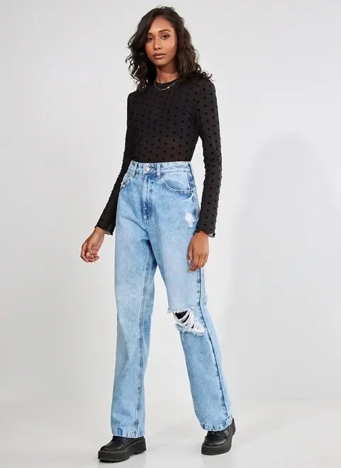 calça jeans reta over com rasgo no joelho calça jeans reta over com rasgo no joelho