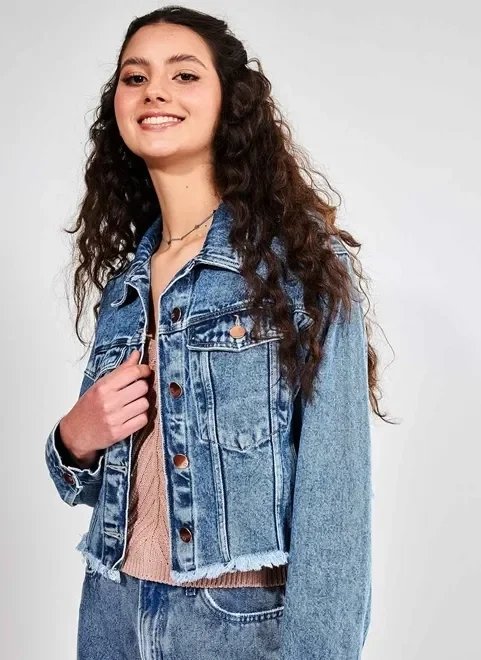 jaqueta cropped em jeans médio jaqueta cropped em jeans médio