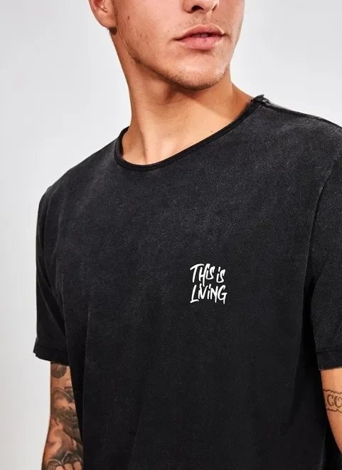 camiseta marmorizada preta com escrito camiseta marmorizada preta com escrito