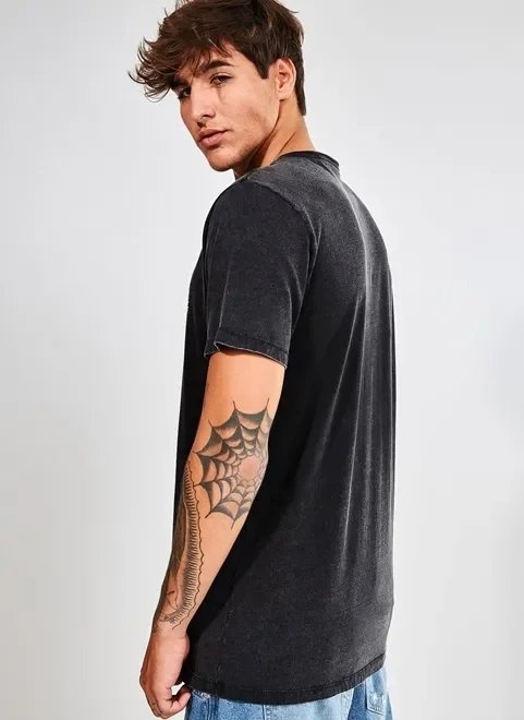 camiseta marmorizada preta com escrito camiseta marmorizada preta com escrito