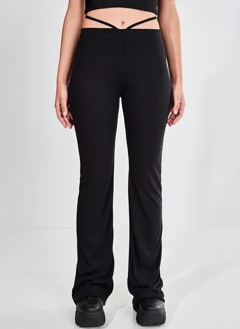 calça em malha com tiras na cintura calça em malha com tiras na cintura