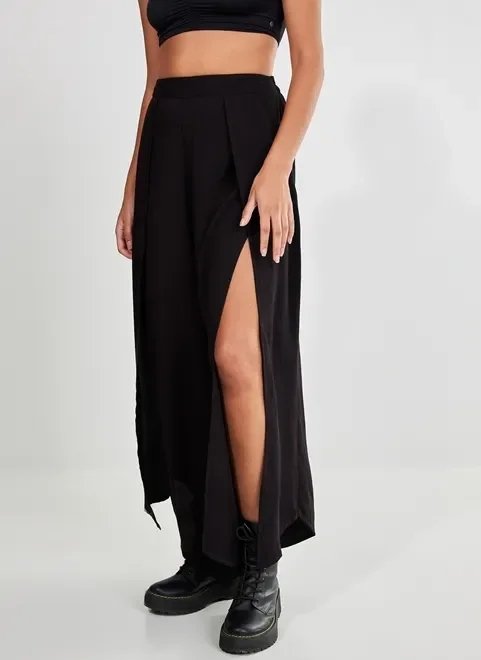 calça pantalona preta com fenda calça pantalona preta com fenda