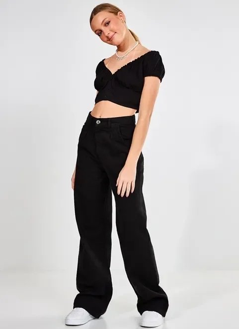 blusa cropped preta com decote blusa cropped preta com decote