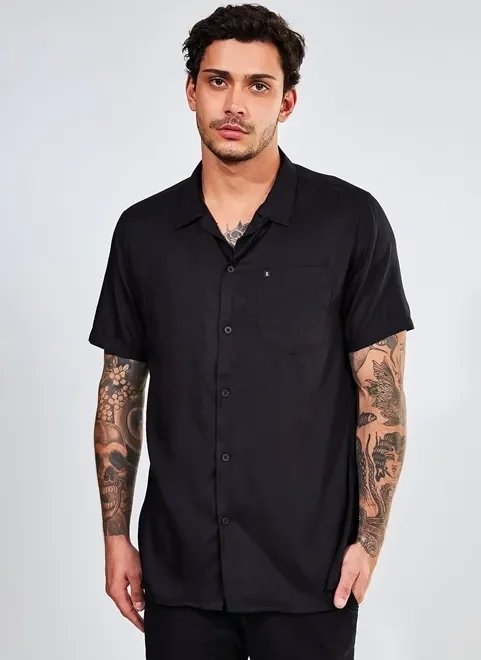 camisa básica com bolsinho camisa básica com bolsinho