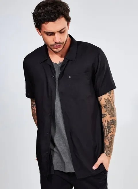 camisa básica com bolsinho camisa básica com bolsinho