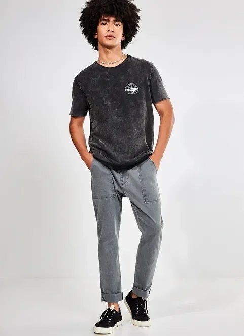 camiseta preta marmorizada com estampa nas costas camiseta preta marmorizada com estampa nas costas