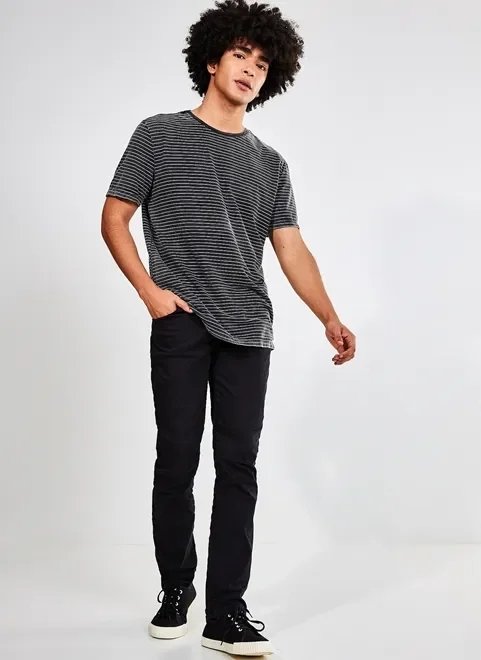 camiseta preta listrada camiseta preta listrada