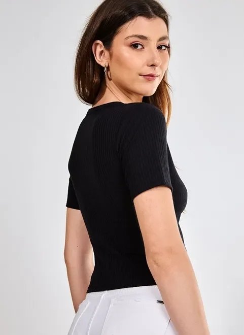 blusa preta gola v botões blusa preta gola v botões