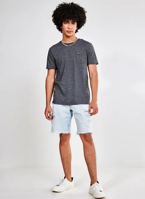 camiseta cinza chumbo básica com bolso camiseta cinza chumbo básica com bolso