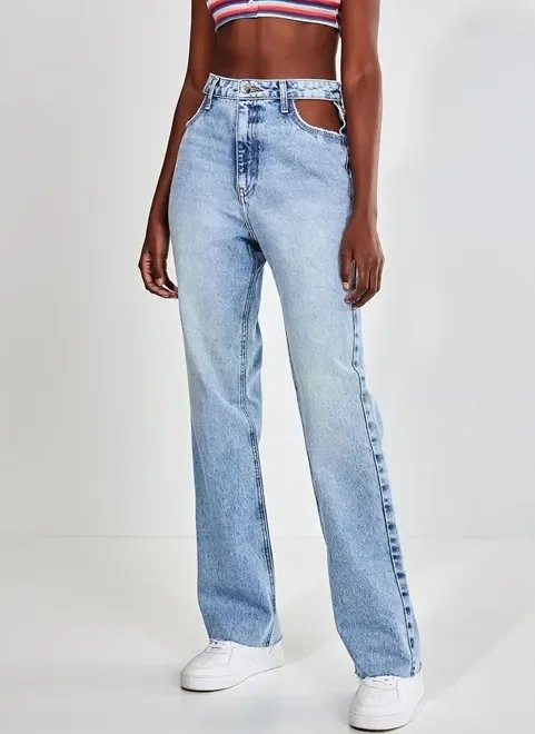 calça jeans reta com recorte nos bolsos calça jeans reta com recorte nos bolsos