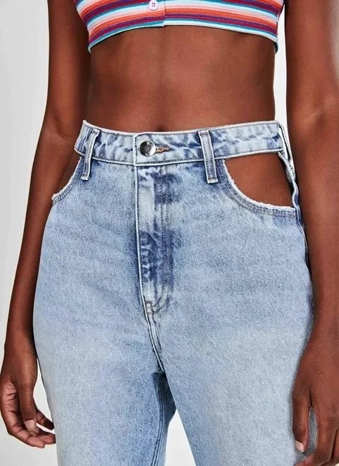 calça jeans reta com recorte nos bolsos calça jeans reta com recorte nos bolsos