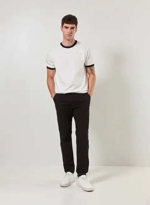 calça chino slim em sarja preta calça chino slim em sarja preta