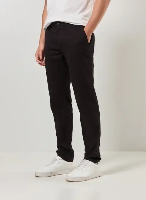 calça chino slim em sarja preta calça chino slim em sarja preta