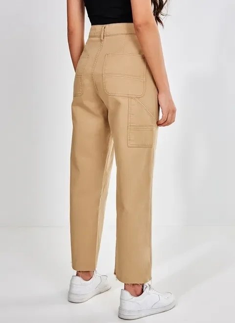 calça reta em sarja caqui calça reta em sarja caqui