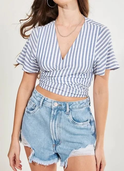 blusa cropped listrada com amarração blusa cropped listrada com amarração