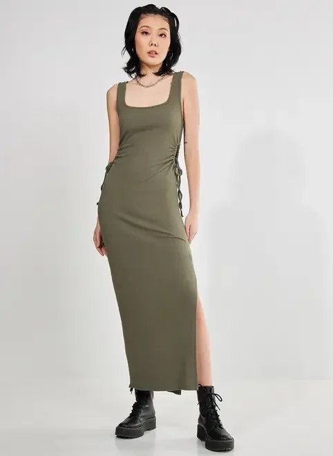 vestido midi justo com abertura lateral vestido midi justo com abertura lateral