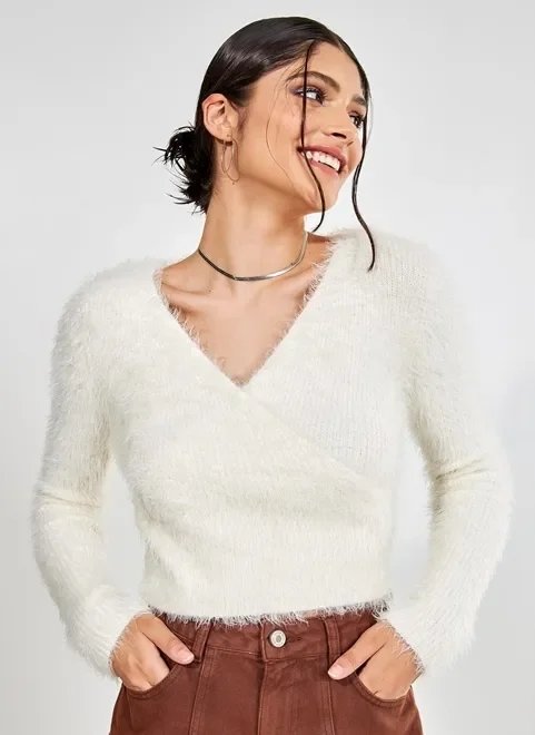 blusa transpassada em lã com pelinhos blusa transpassada em lã com pelinhos