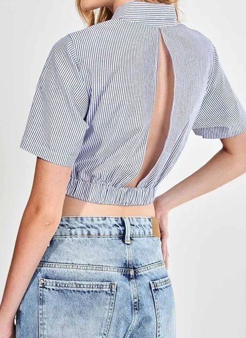 camisa cropped listrada azul e branca camisa cropped listrada azul e branca