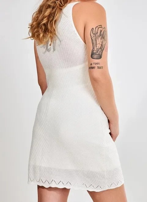 vestido de alcinha em tricô off-white vestido de alcinha em tricô off-white