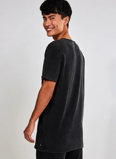 camiseta estonada preta alongada camiseta estonada preta alongada