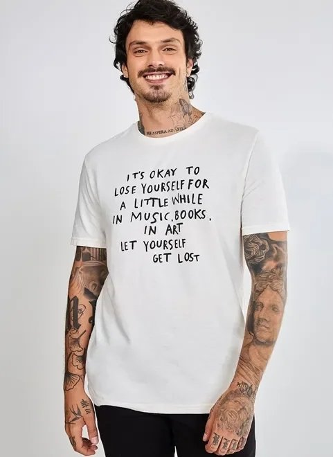 camiseta manga curta com escrito camiseta manga curta com escrito