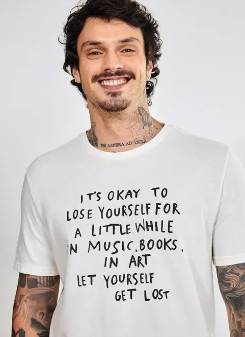 camiseta manga curta com escrito camiseta manga curta com escrito