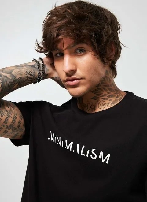 camiseta alongada preta minimalism camiseta alongada preta minimalism