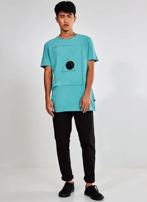 camiseta alongada verde água estampa geométrica camiseta alongada verde água estampa geométrica
