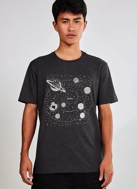camiseta preta com planetas camiseta preta com planetas