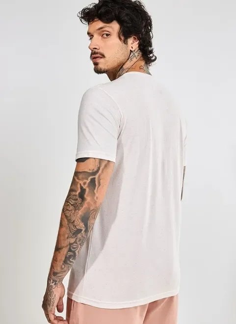 camiseta off-white com estampa pequena camiseta off-white com estampa pequena