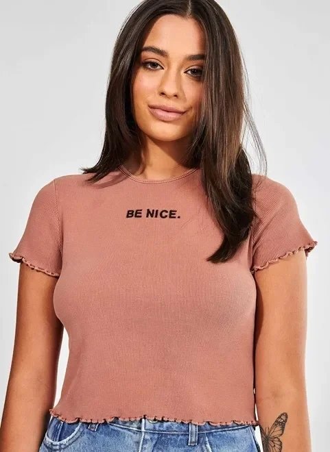 blusa cropped com escrito bordado blusa cropped com escrito bordado