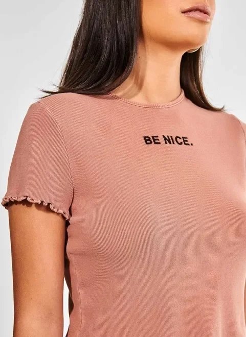 blusa cropped com escrito bordado blusa cropped com escrito bordado