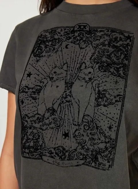 blusa preto lavado estampa mística blusa preto lavado estampa mística