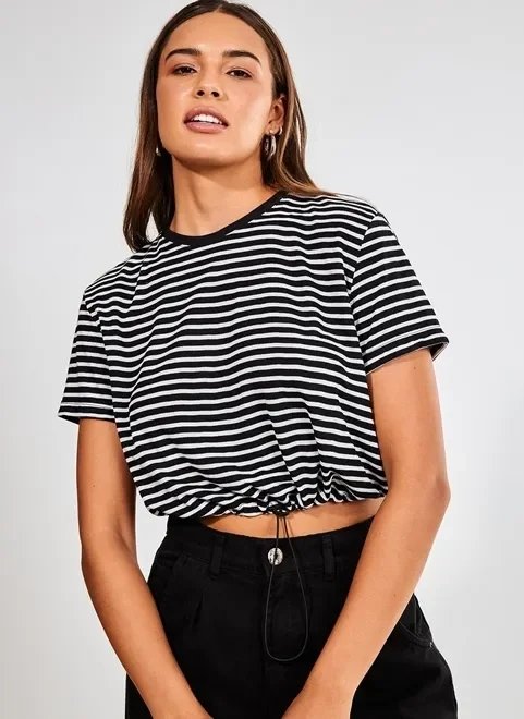 camiseta cropped listrada camiseta cropped listrada