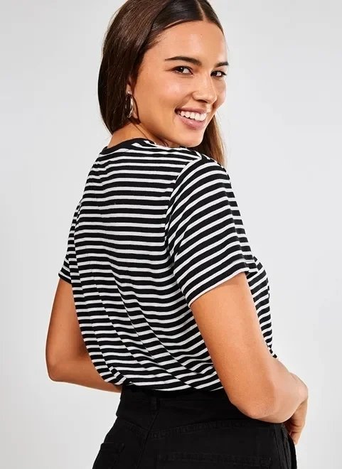 camiseta cropped listrada camiseta cropped listrada
