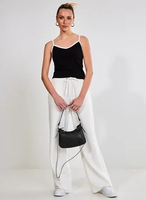 regata preta com alcinhas brancas regata preta com alcinhas brancas