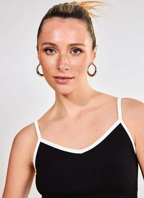 regata preta com alcinhas brancas regata preta com alcinhas brancas