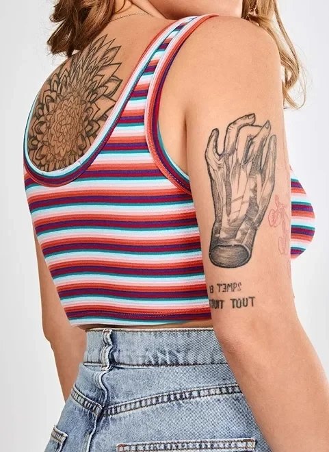 regata cropped listrada com botões regata cropped listrada com botões