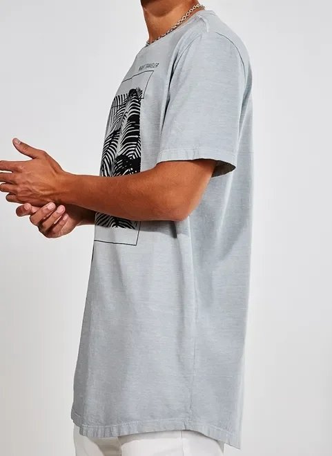 camiseta cinza com estampa folhas camiseta cinza com estampa folhas