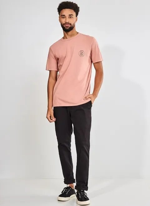 camiseta manga curta estampa no peito camiseta manga curta estampa no peito