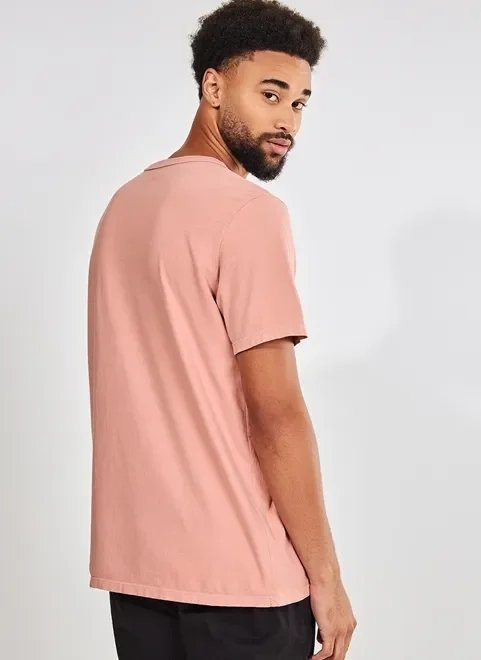 camiseta manga curta estampa no peito camiseta manga curta estampa no peito