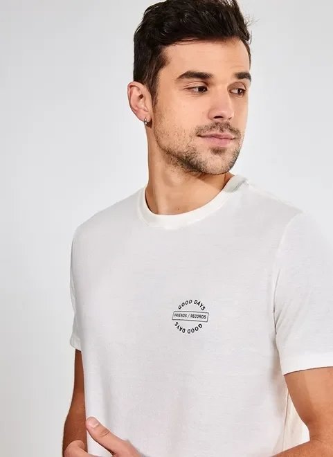 camiseta off-white alongada escrito no peito camiseta off-white alongada escrito no peito