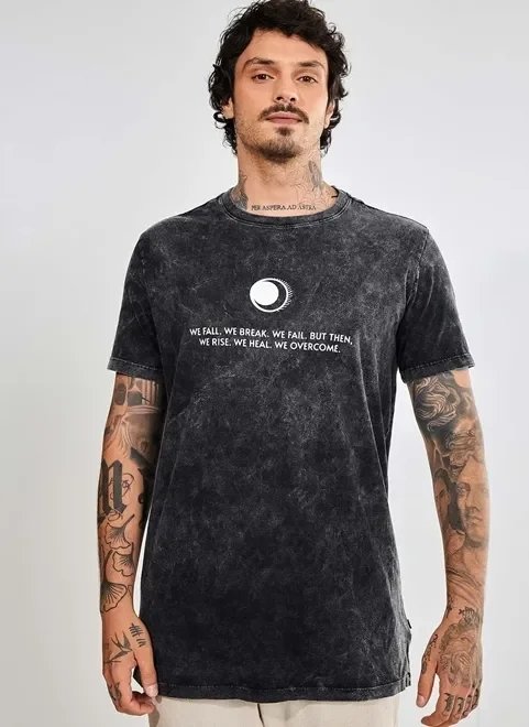 camiseta alongada marmorizada escrito camiseta alongada marmorizada escrito