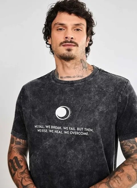 camiseta alongada marmorizada escrito camiseta alongada marmorizada escrito
