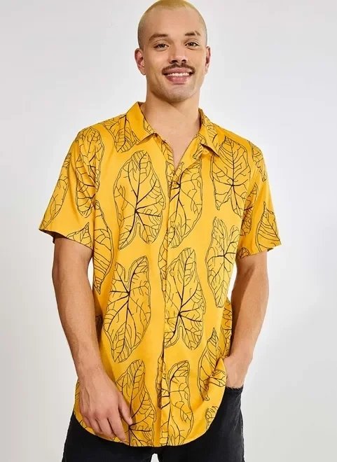 camisa amarela estampa de folhas camisa amarela estampa de folhas