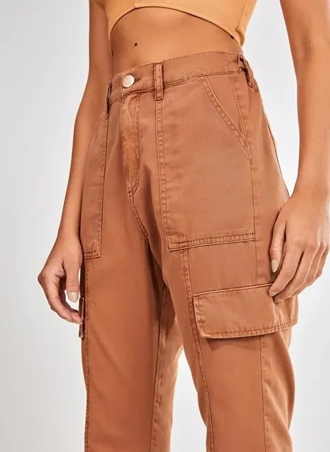 calça cargo em sarja caramelo calça cargo em sarja caramelo