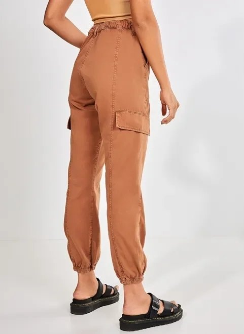 calça cargo em sarja caramelo calça cargo em sarja caramelo